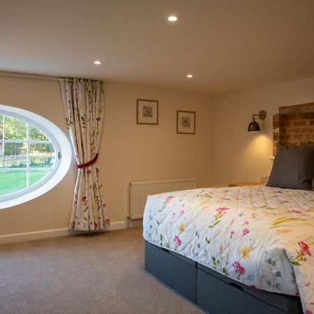 Rollestone Coach House Shrewton Exterior foto